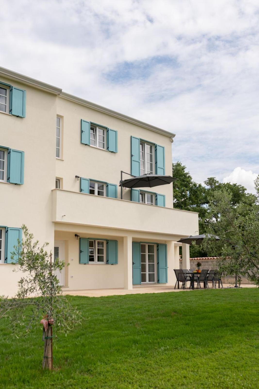 Apartment Emilia 2 *