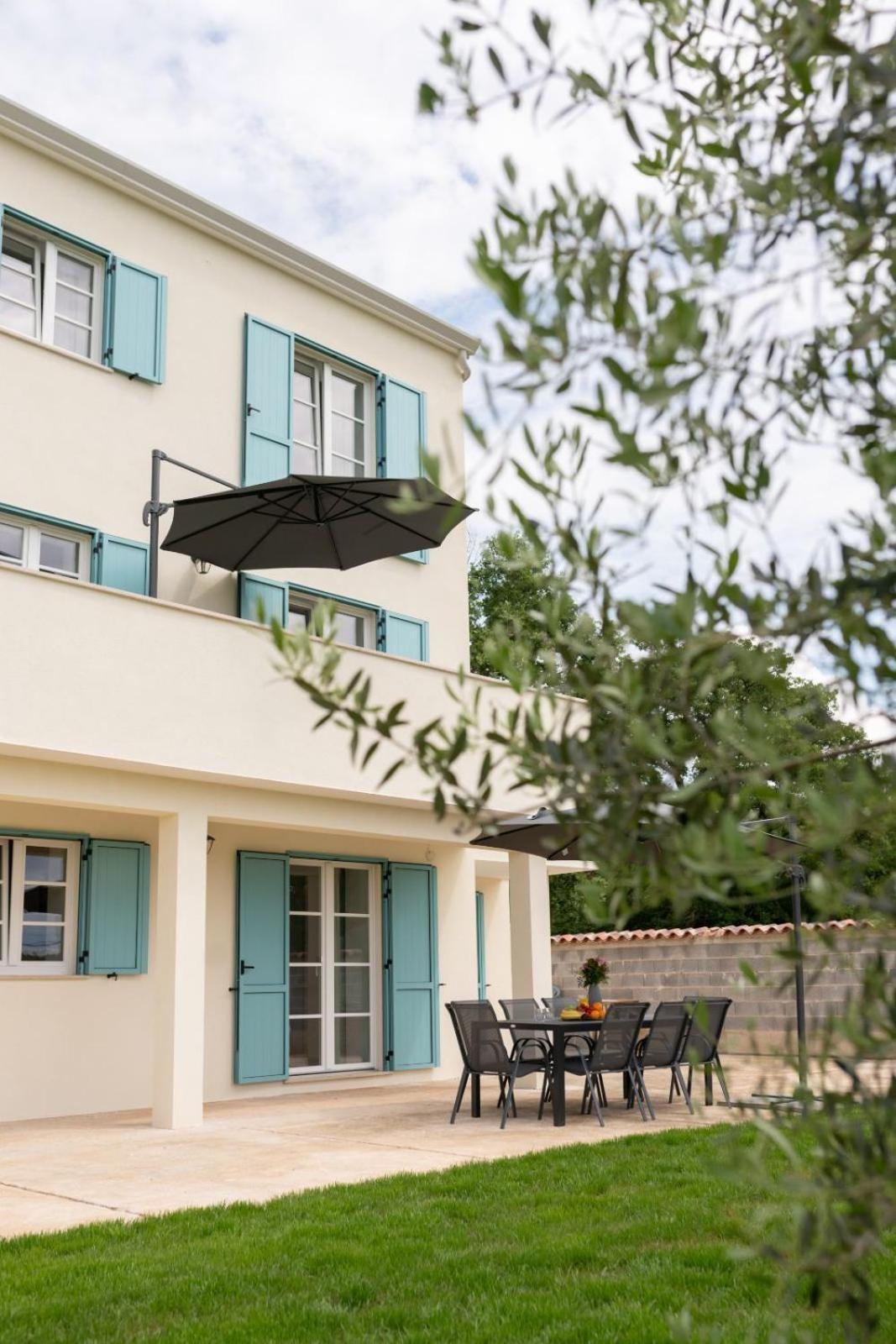Apartment Emilia 2 *