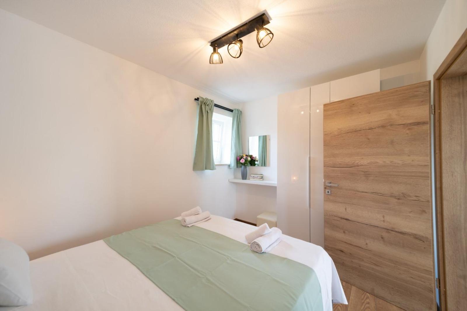 Apartment Emilia 2 *