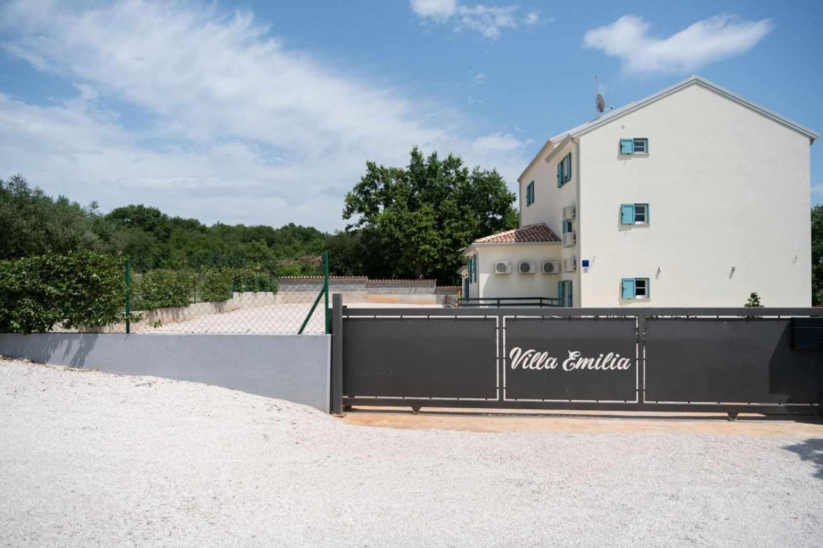 Apartment Emilia 2